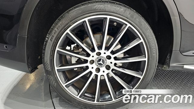 Mercedes-Benz GLC-Class GLC300 4MATIC AMG Line