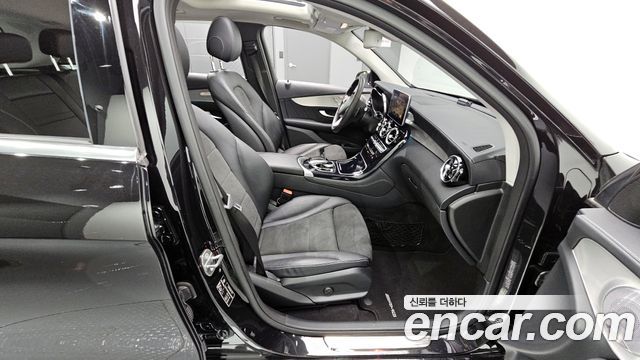 Mercedes-Benz GLC-Class GLC300 4MATIC AMG Line