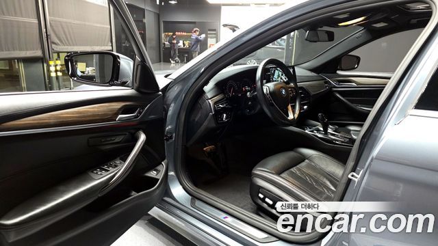 BMW 5-Series 520d xDrive M Sport Package Plus