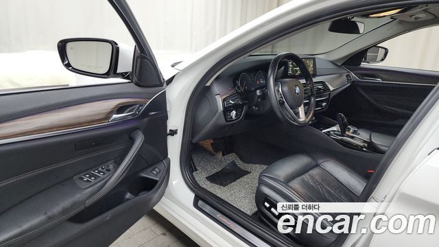BMW 5-Series 530i xDrive Luxury Plus