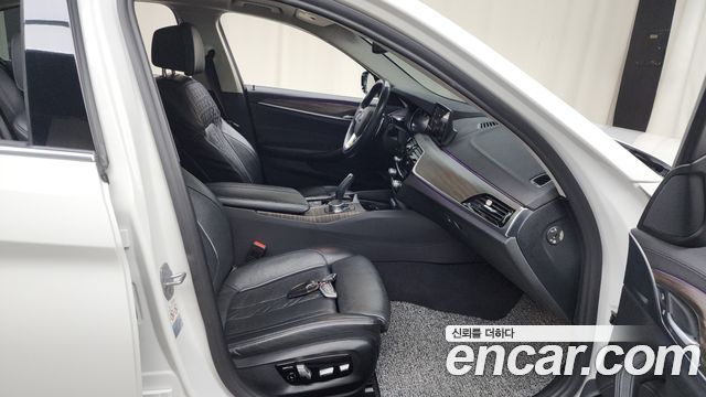 BMW 5-Series 530i xDrive Luxury Plus