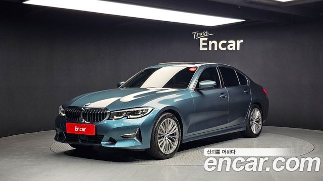 BMW 3-Series 320i Luxury