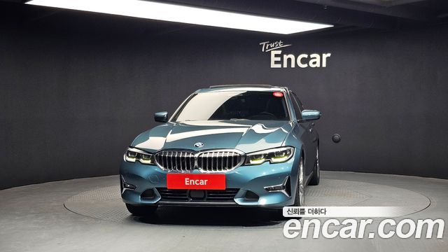 BMW 3-Series 320i Luxury