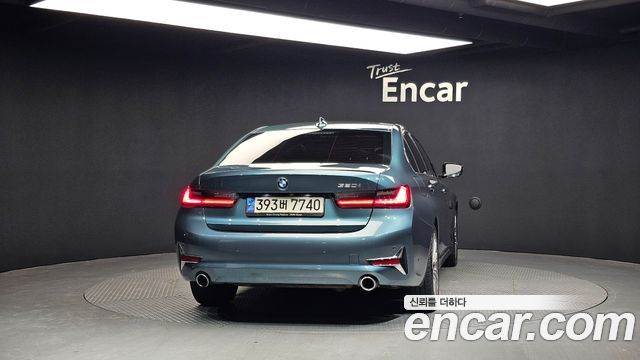 BMW 3-Series 320i Luxury
