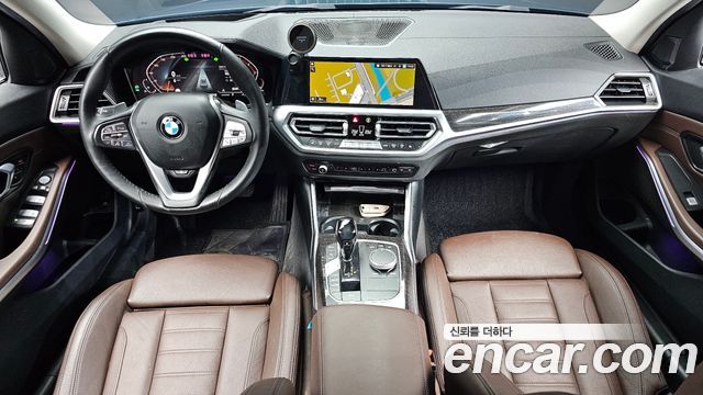 BMW 3-Series 320i Luxury