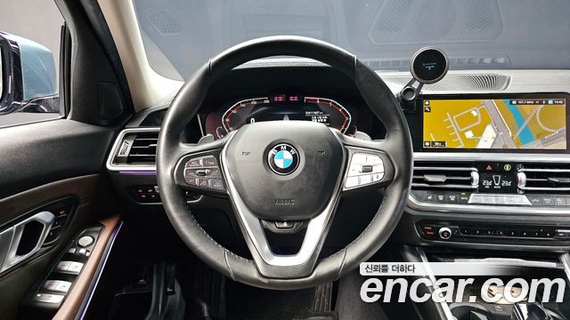 BMW 3-Series 320i Luxury