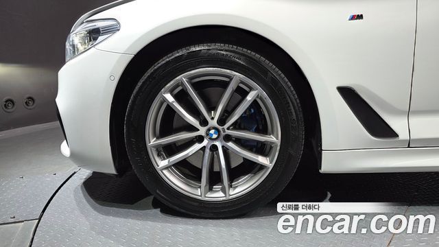 BMW 5-Series 530i M Sport Package Plus