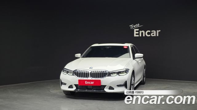 BMW 3-Series 320i Luxury