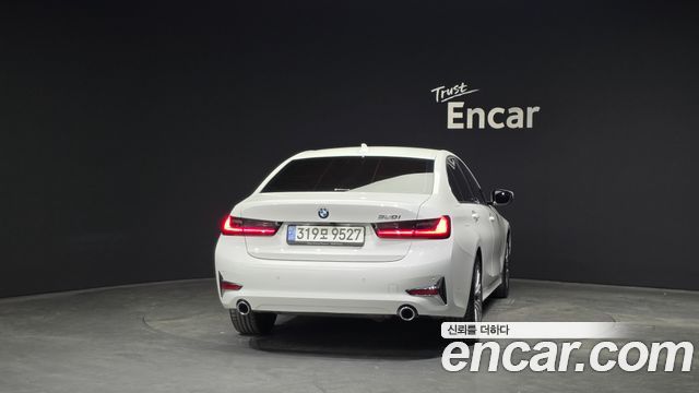 BMW 3-Series 320i Luxury