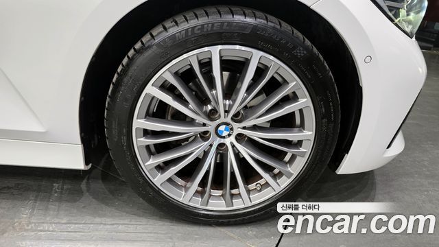 BMW 3-Series 320i Luxury