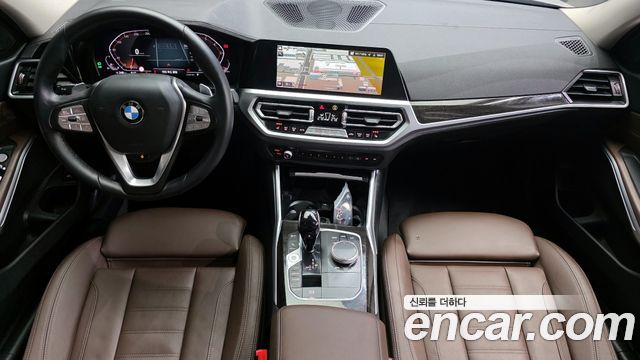 BMW 3-Series 320i Luxury