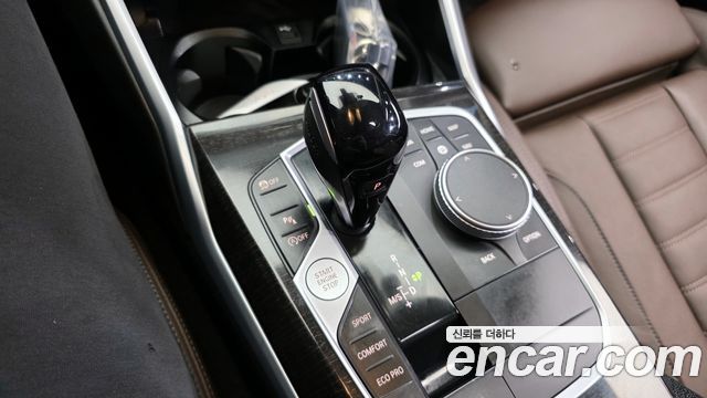 BMW 3-Series 320i Luxury