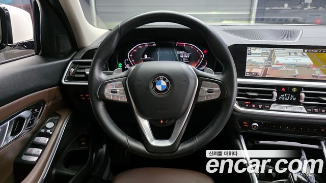 BMW 3-Series 320i Luxury