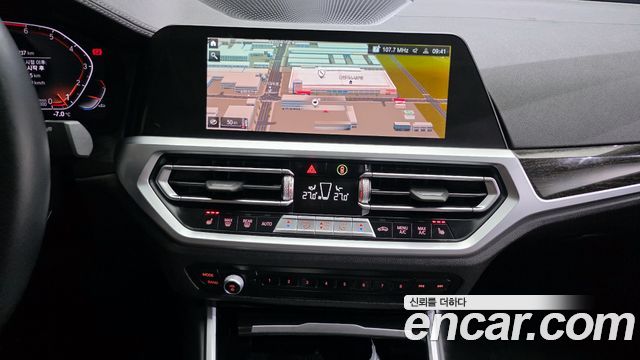 BMW 3-Series 320i Luxury