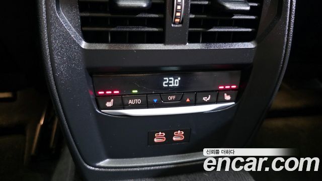 BMW 3-Series 320i Luxury