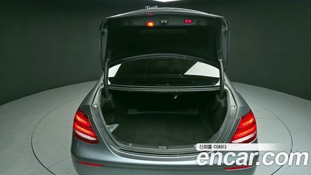 Mercedes-Benz E-Class E220d Exclusive