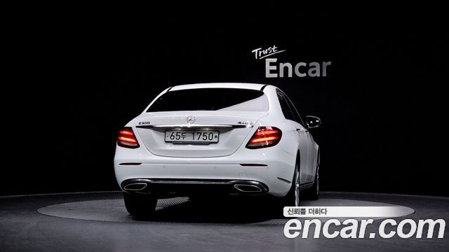 Mercedes-Benz E-Class E300 4MATIC Exclusive