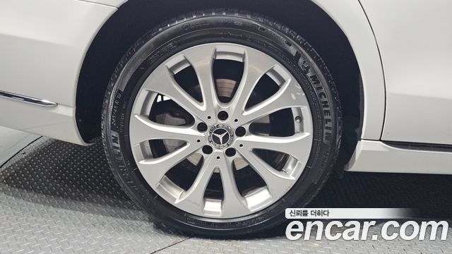 Mercedes-Benz E-Class E300 4MATIC Exclusive