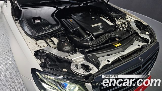 Mercedes-Benz E-Class E300 4MATIC Exclusive