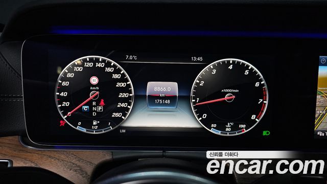 Mercedes-Benz E-Class E300 4MATIC Exclusive