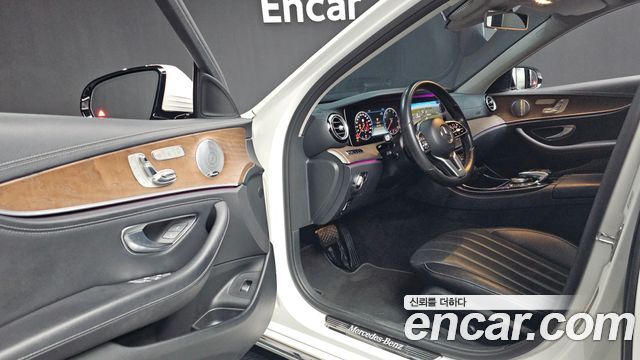 Mercedes-Benz E-Class E300 4MATIC Exclusive