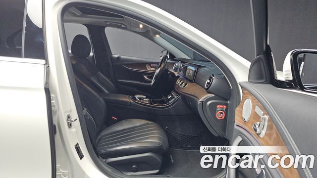 Mercedes-Benz E-Class E300 4MATIC Exclusive