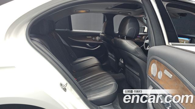 Mercedes-Benz E-Class E300 4MATIC Exclusive
