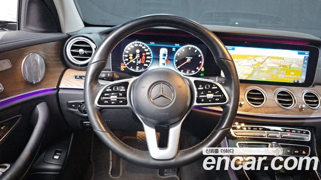 Mercedes-Benz E-Class E300 4MATIC Exclusive