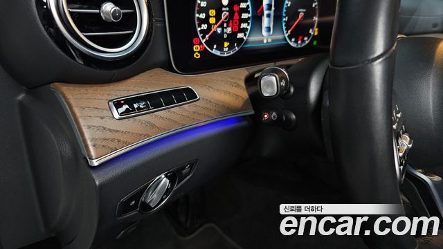 Mercedes-Benz E-Class E300 4MATIC Exclusive