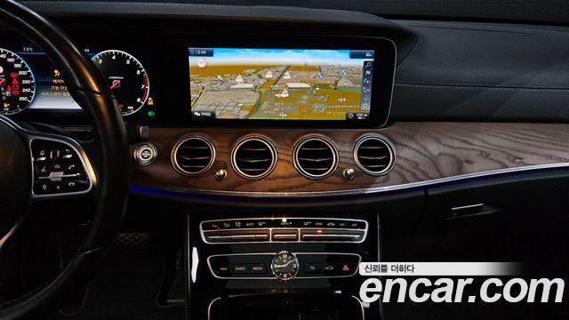 Mercedes-Benz E-Class E300 4MATIC Exclusive