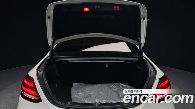 Mercedes-Benz E-Class E300 4MATIC Exclusive