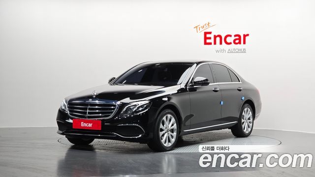 Mercedes-Benz E-Class E300 4MATIC Exclusive Standard