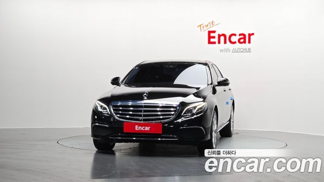 Mercedes-Benz E-Class E300 4MATIC Exclusive Standard