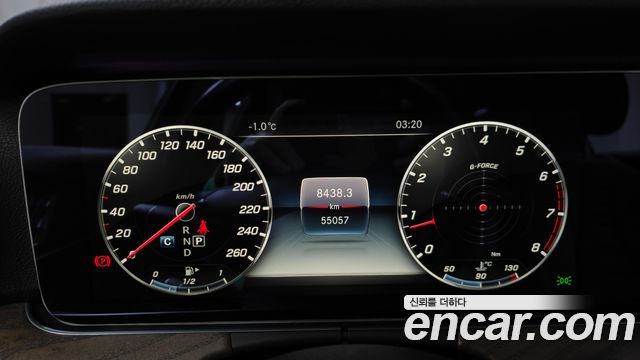 Mercedes-Benz E-Class E300 4MATIC Exclusive Standard