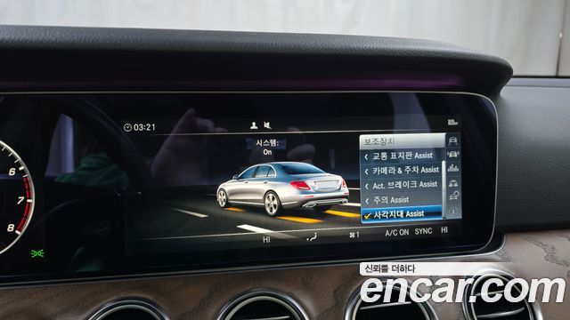Mercedes-Benz E-Class E300 4MATIC Exclusive Standard
