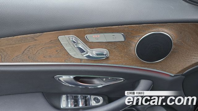 Mercedes-Benz E-Class E300 4MATIC Exclusive Standard