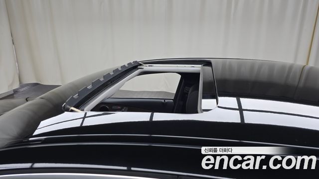 Mercedes-Benz E-Class E300 4MATIC Exclusive Standard