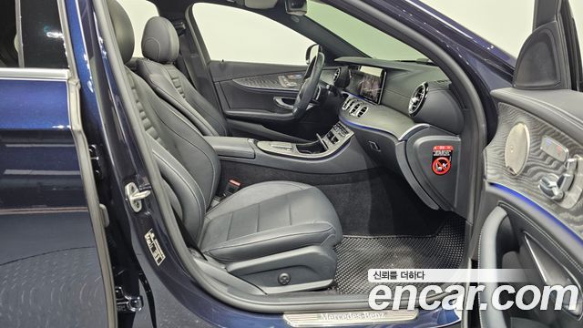 Mercedes-Benz E-Class E350 4MATIC AMG Line