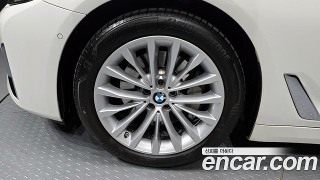 BMW 5-Series 530i Luxury