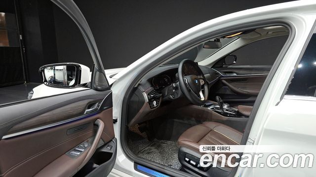 BMW 5-Series 530i Luxury