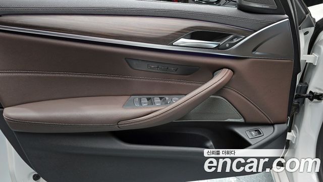 BMW 5-Series 530i Luxury