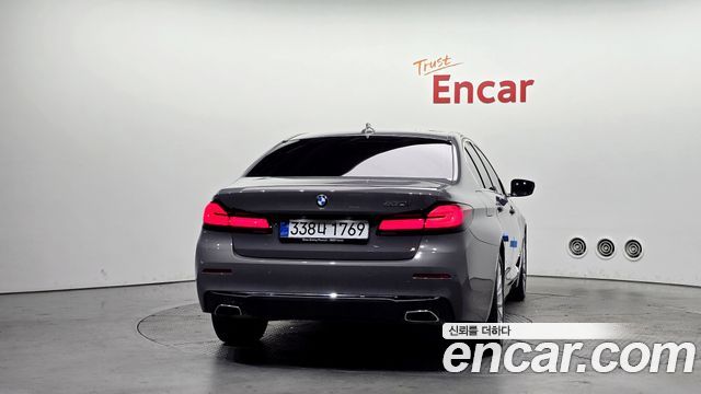 BMW 5-Series 520i Luxury