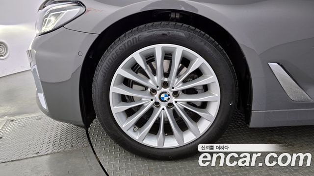 BMW 5-Series 520i Luxury