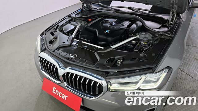 BMW 5-Series 520i Luxury