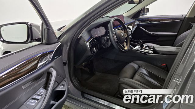 BMW 5-Series 520i Luxury