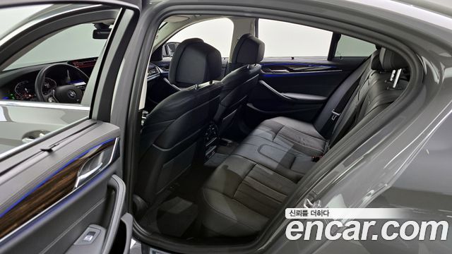 BMW 5-Series 520i Luxury