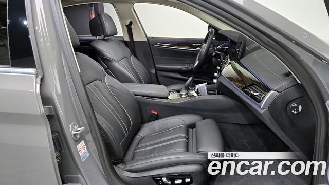BMW 5-Series 520i Luxury