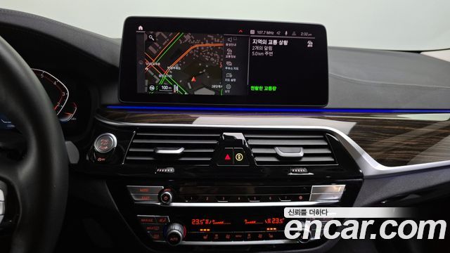 BMW 5-Series 520i Luxury