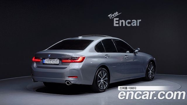 BMW 3-Series 320i