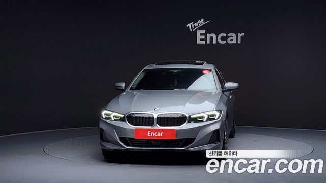 BMW 3-Series 320i